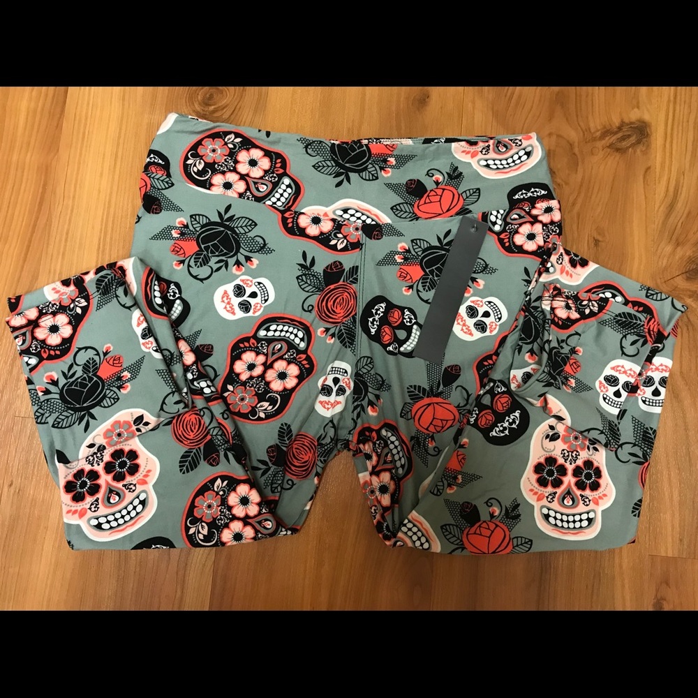 ✨ Host Pick Soft Sugar Skull Leggings - Picture 3 of 8